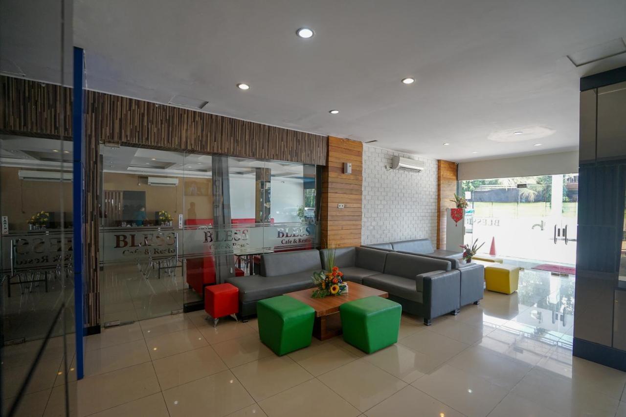 Oyo 575 Blessing Hotel Παλεμπάνγκ Εξωτερικό φωτογραφία