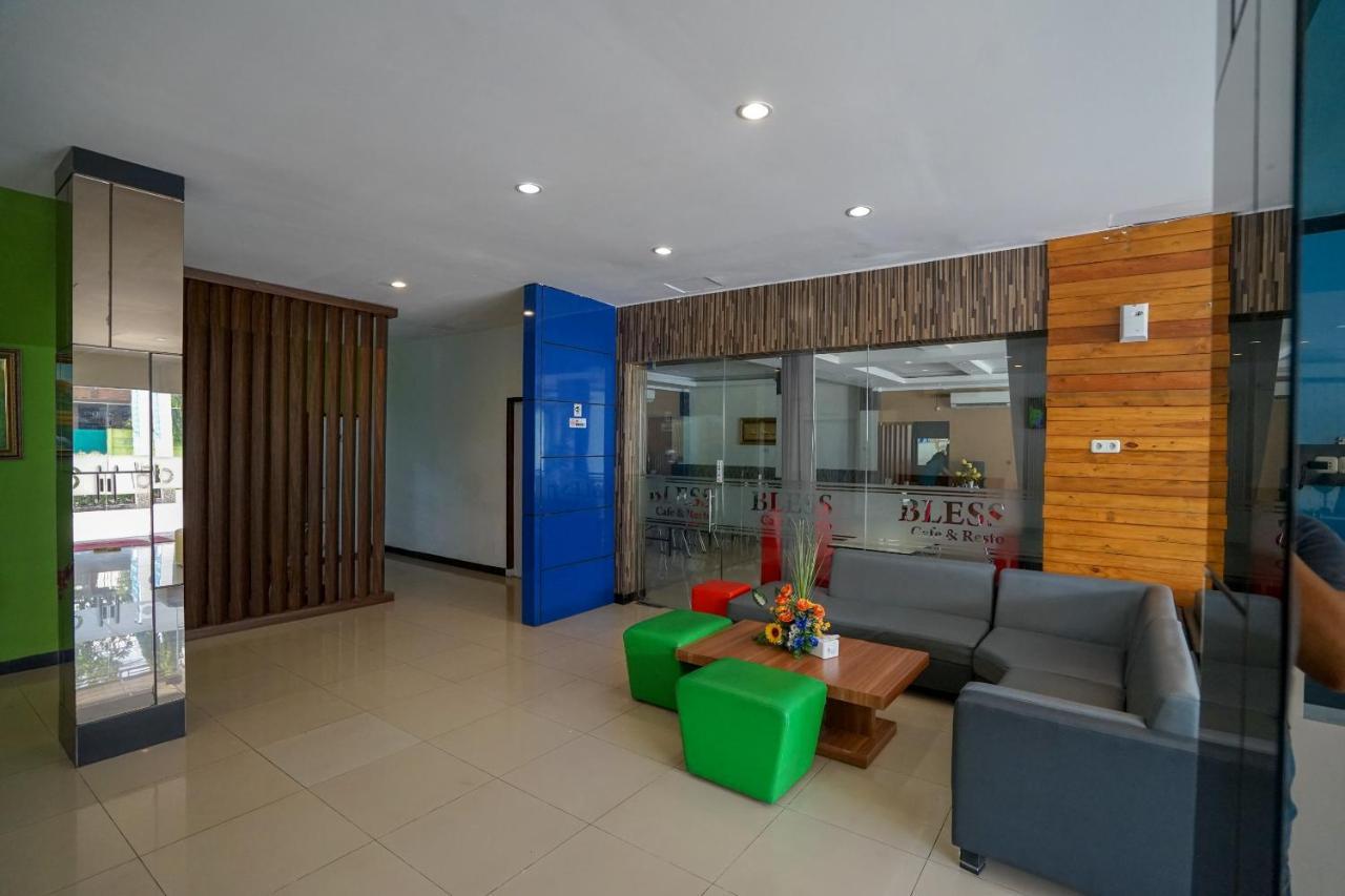 Oyo 575 Blessing Hotel Παλεμπάνγκ Εξωτερικό φωτογραφία
