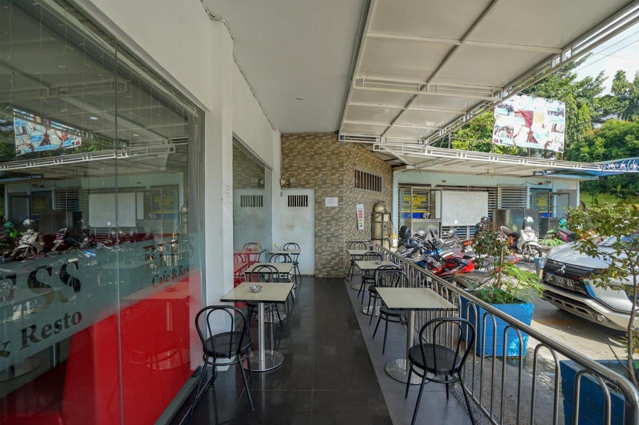 Oyo 575 Blessing Hotel Παλεμπάνγκ Εξωτερικό φωτογραφία