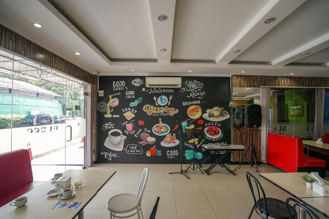 Oyo 575 Blessing Hotel Παλεμπάνγκ Εξωτερικό φωτογραφία
